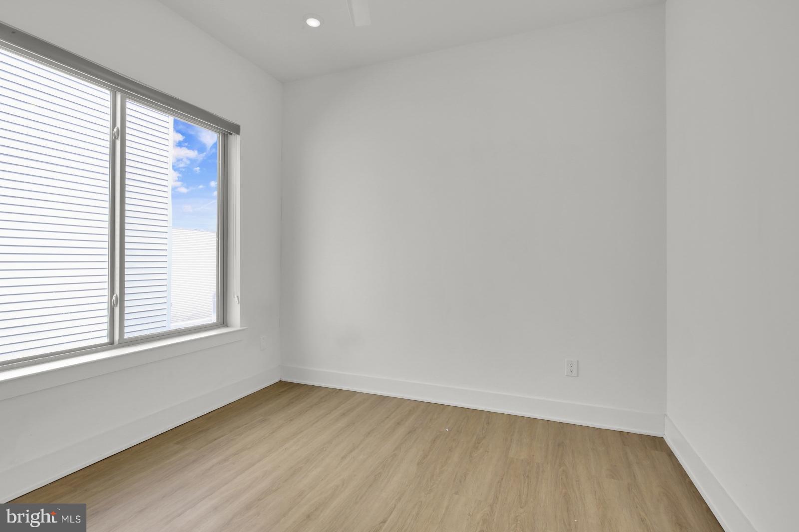 DICKINSON NARROWS - Residential Lease