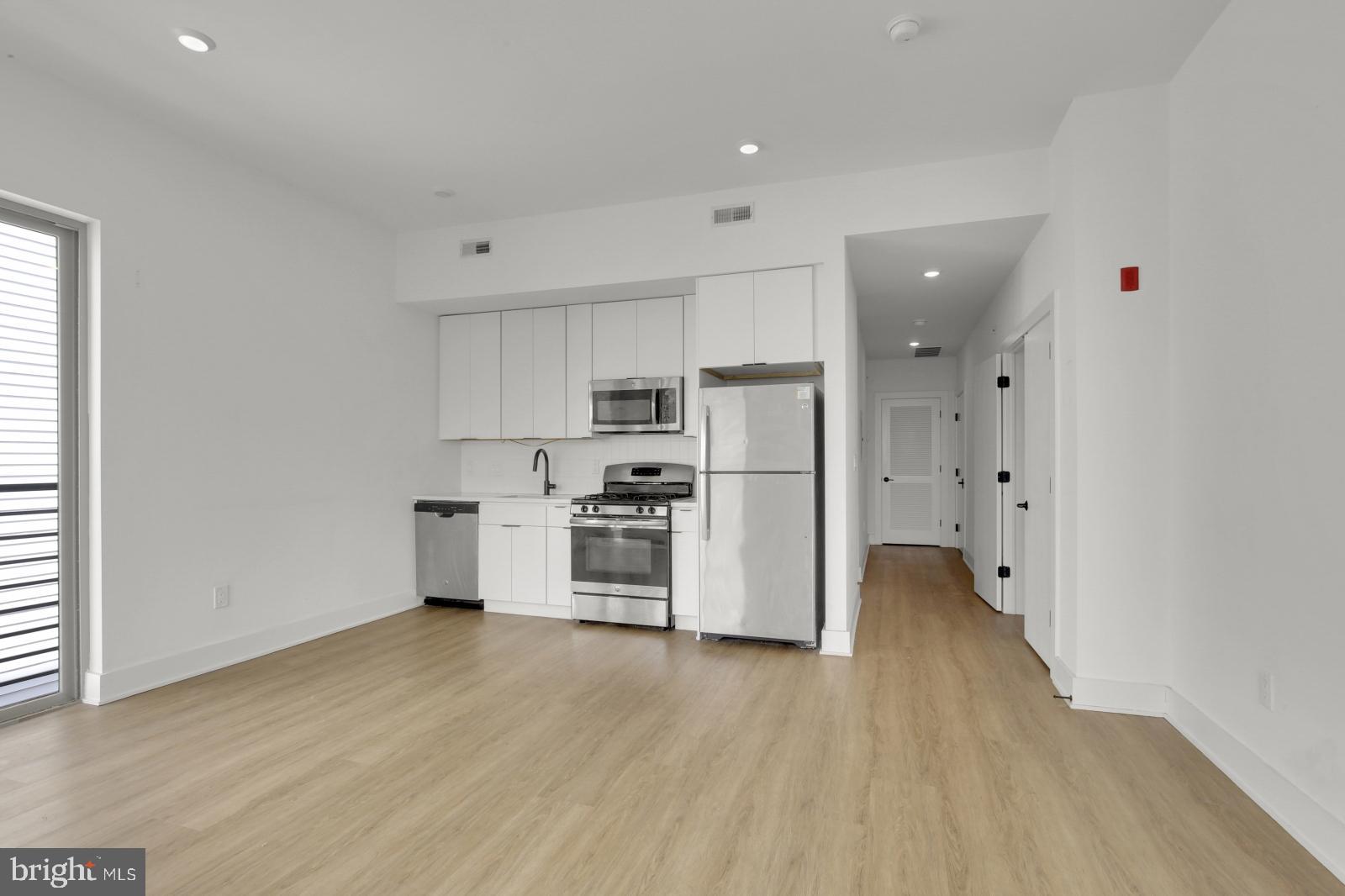 DICKINSON NARROWS - Residential Lease