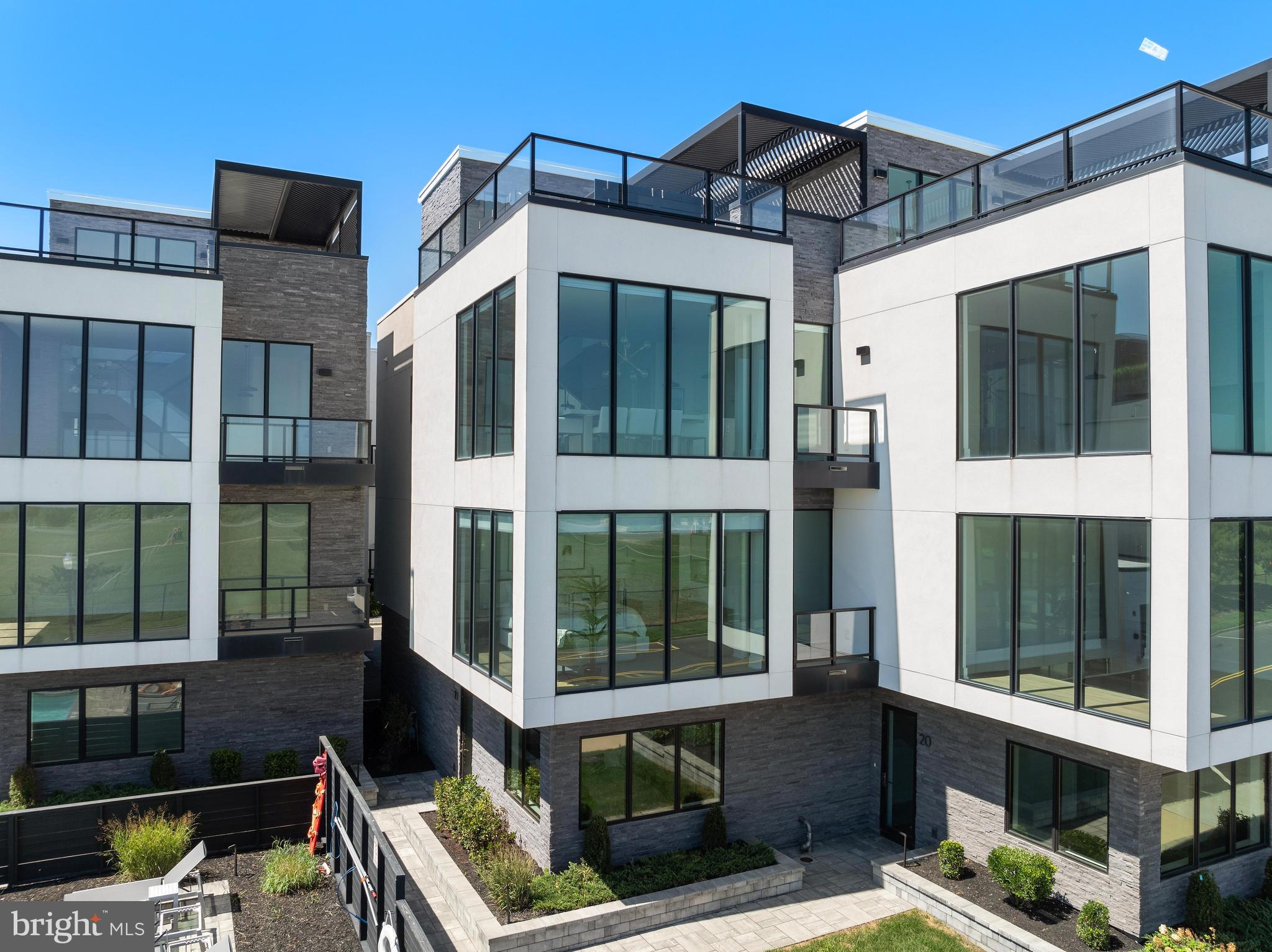 200 OCEAN AVENUE N 16