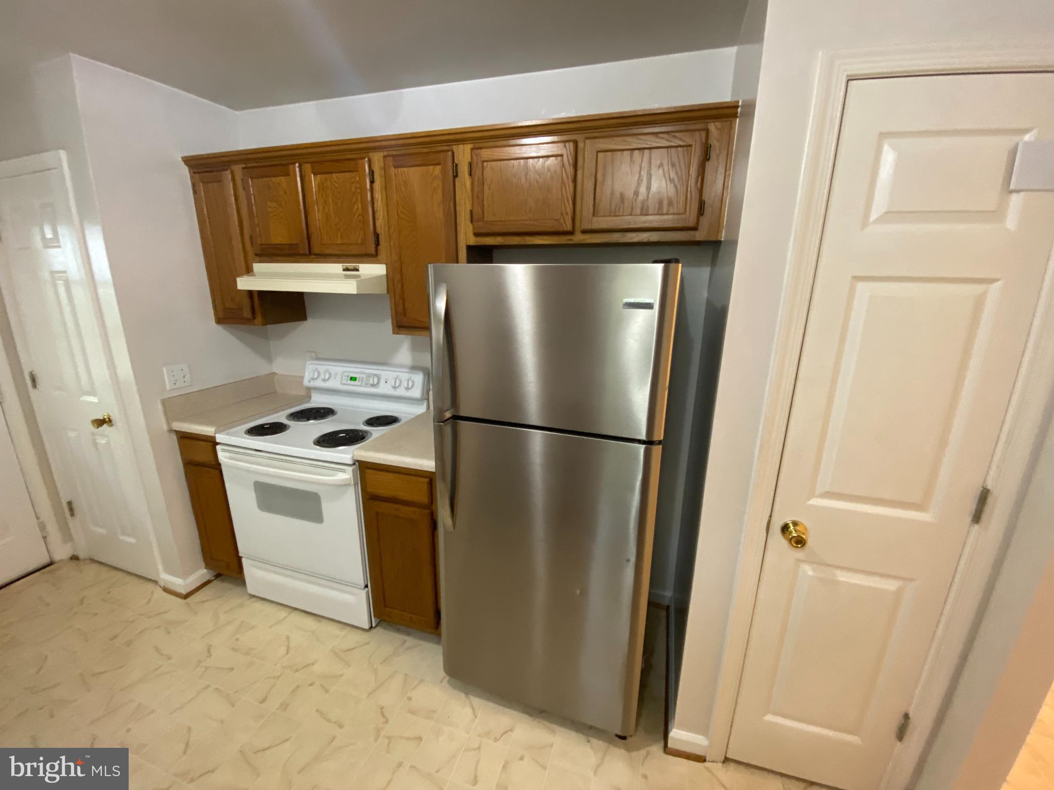 LAKE LAND OR - Residential Lease