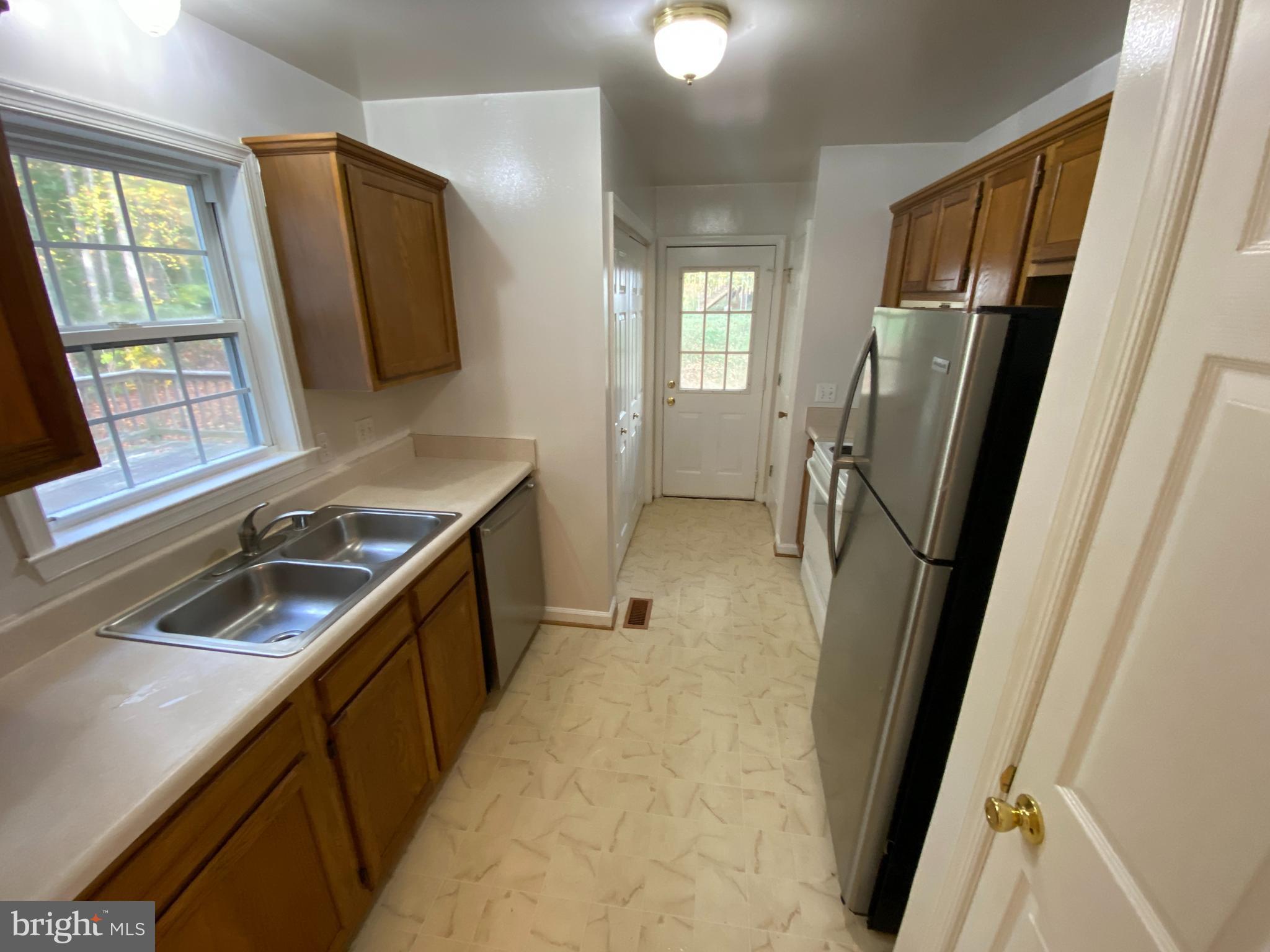 LAKE LAND OR - Residential Lease