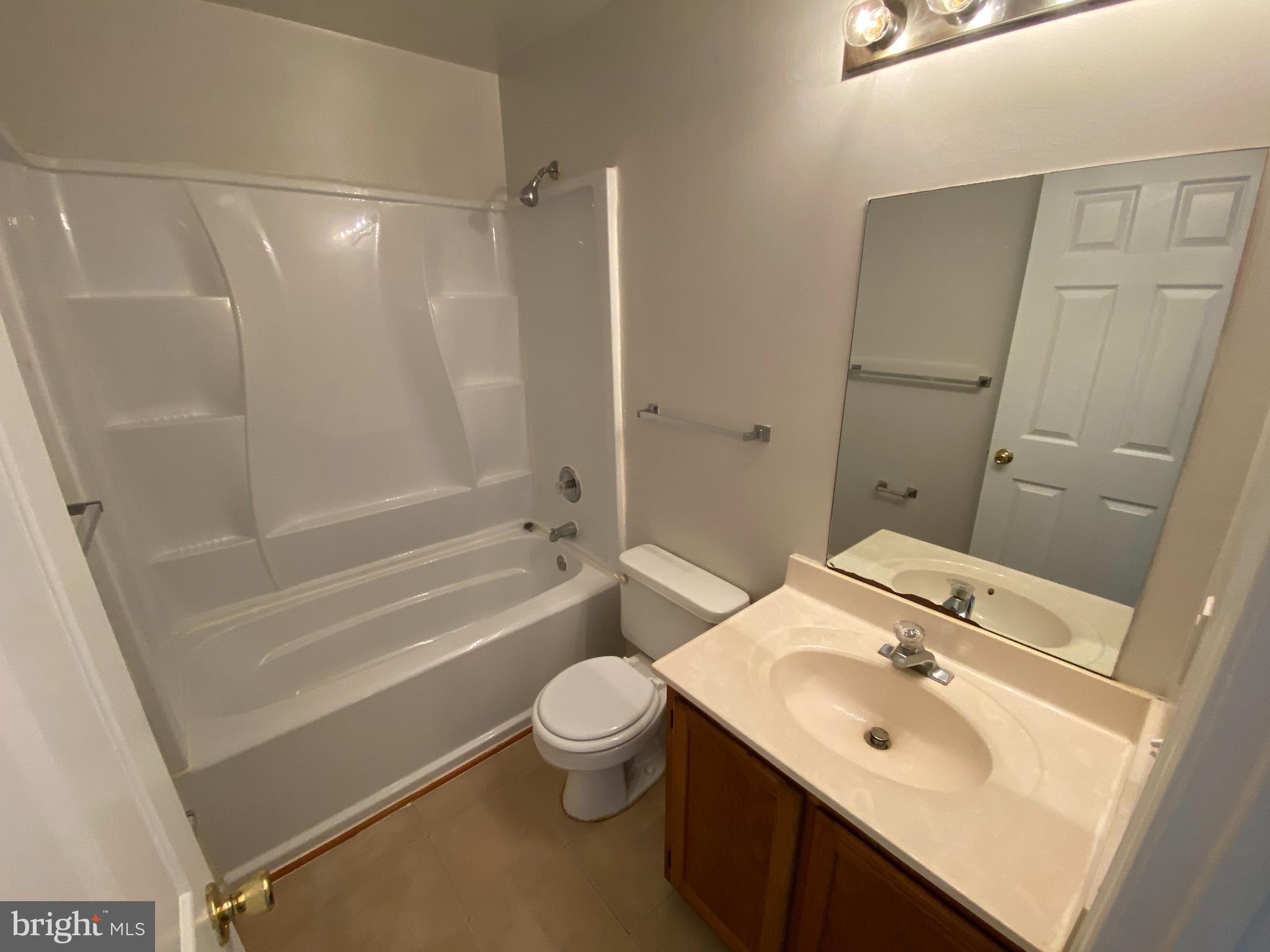 LAKE LAND OR - Residential Lease