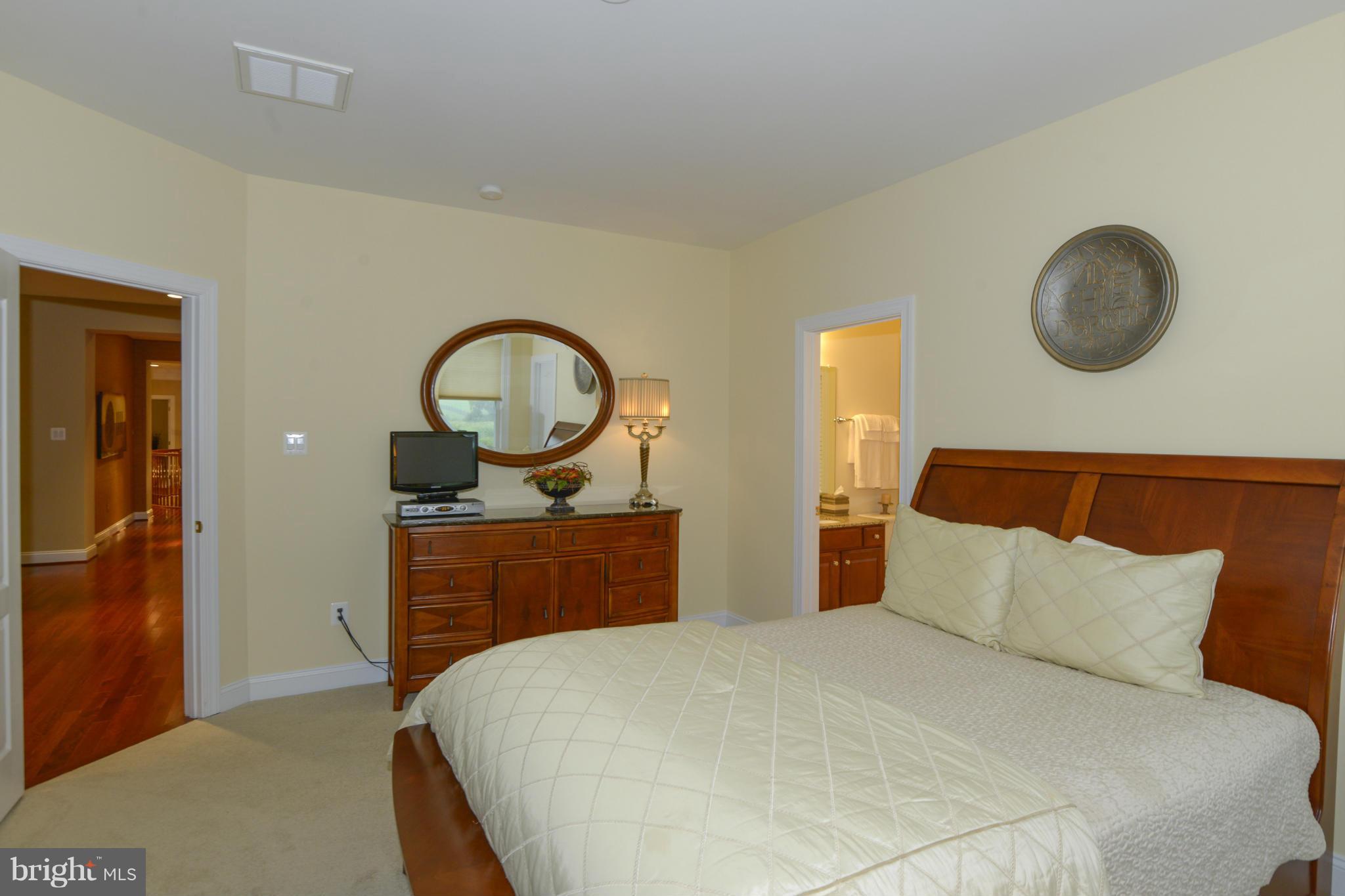 RIVERWOOD - Residential