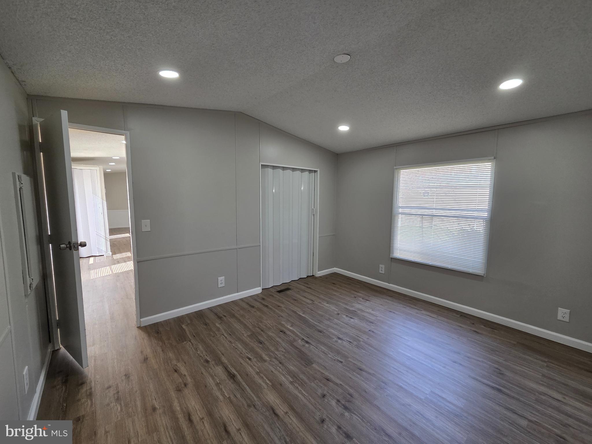 BUSH RIVER MANOR - Residential