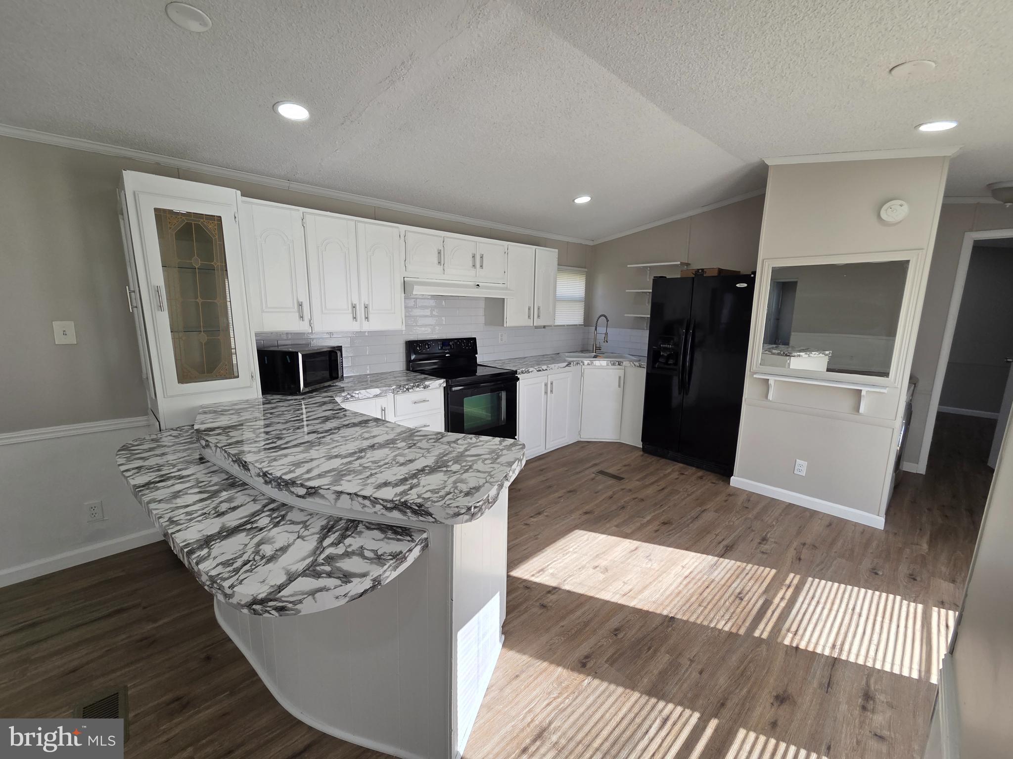 BUSH RIVER MANOR - Residential