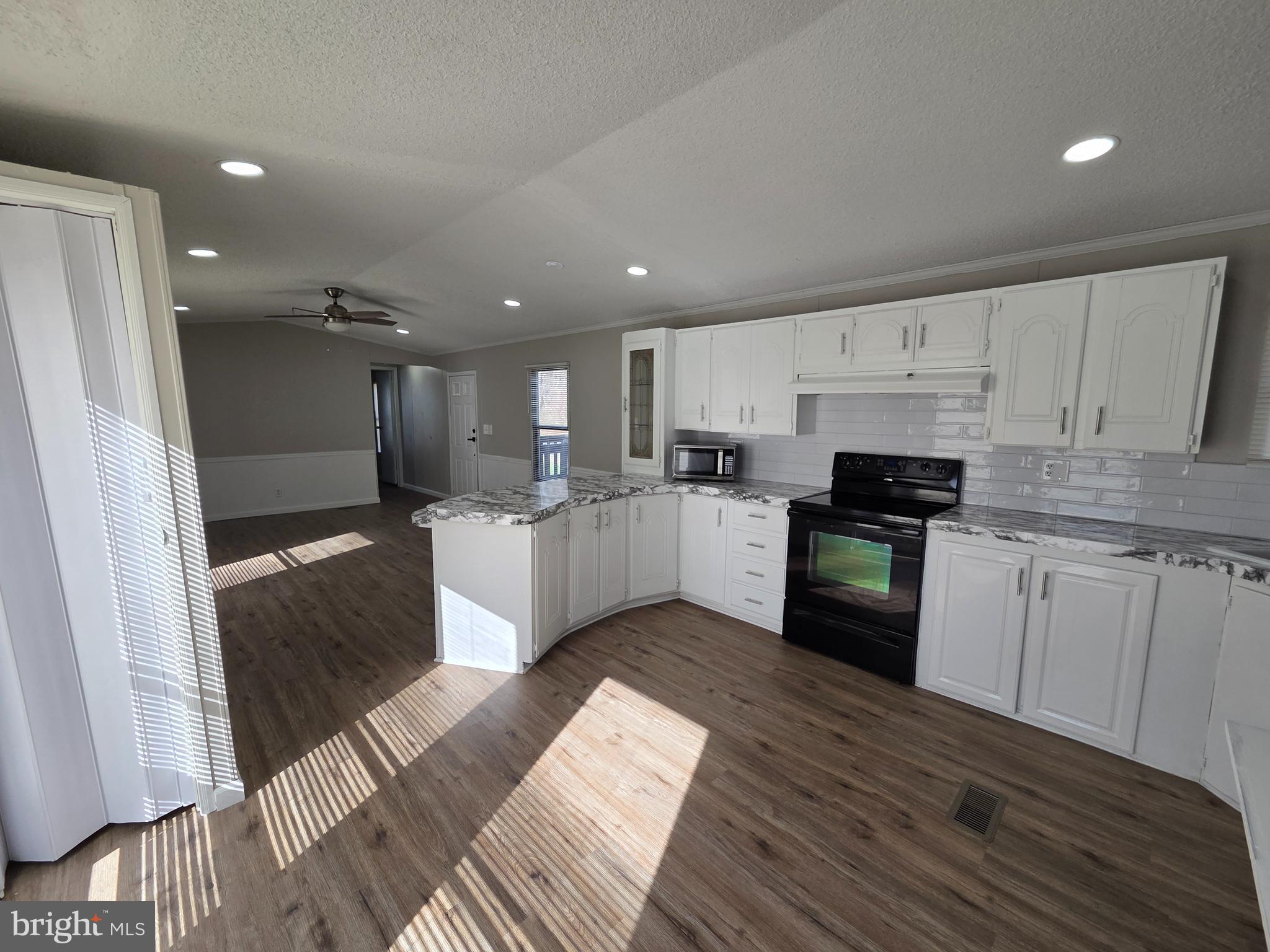 BUSH RIVER MANOR - Residential