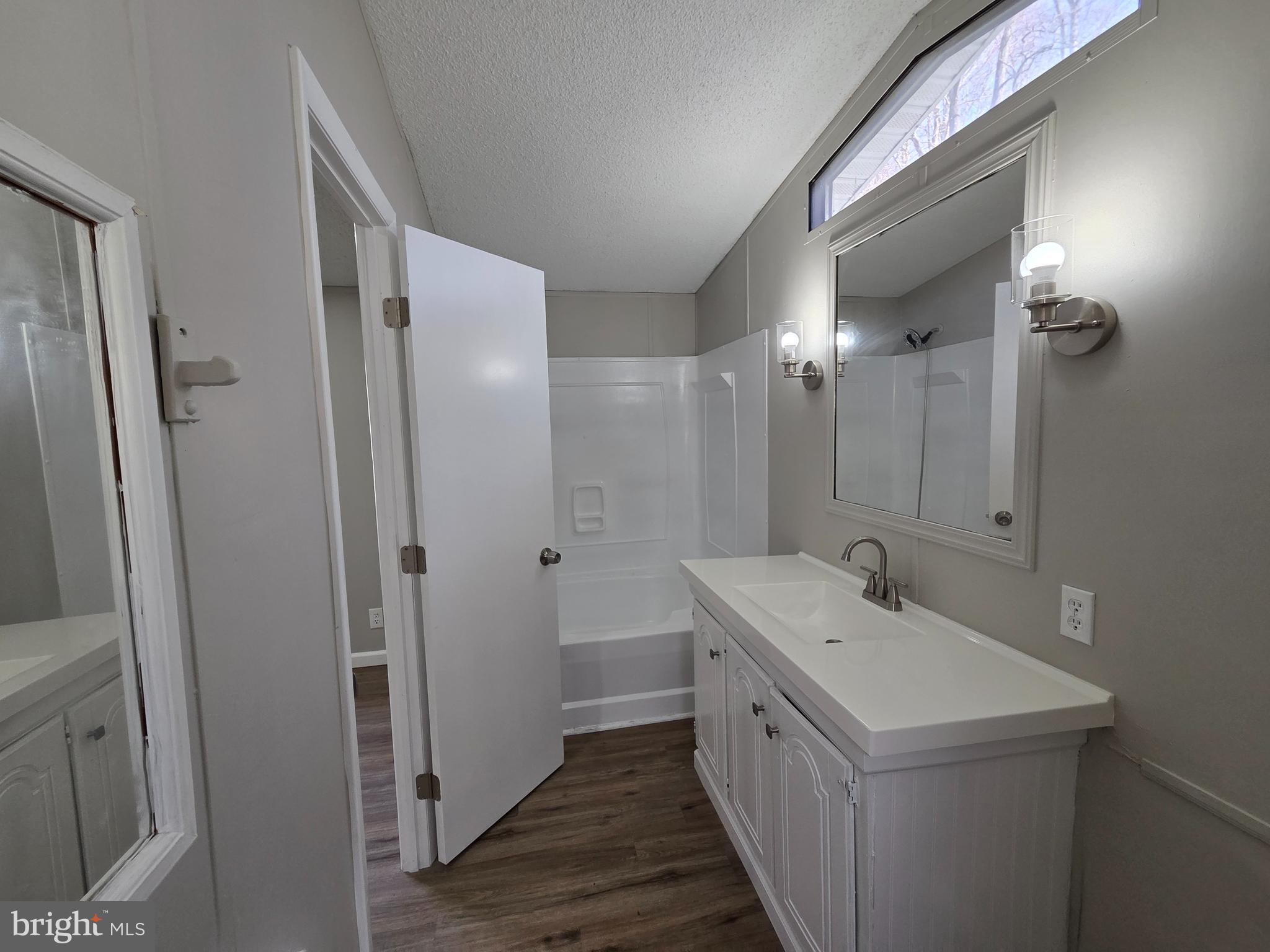 BUSH RIVER MANOR - Residential