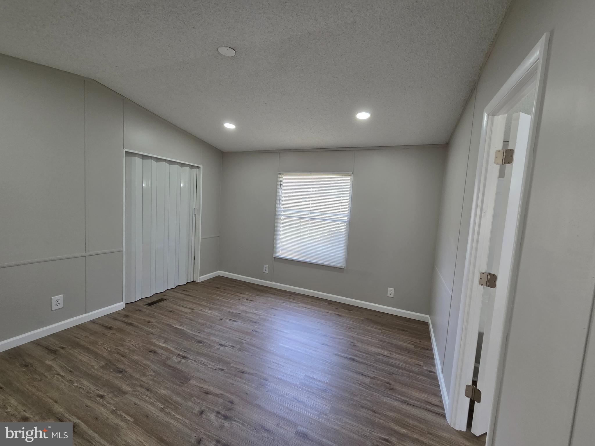 BUSH RIVER MANOR - Residential