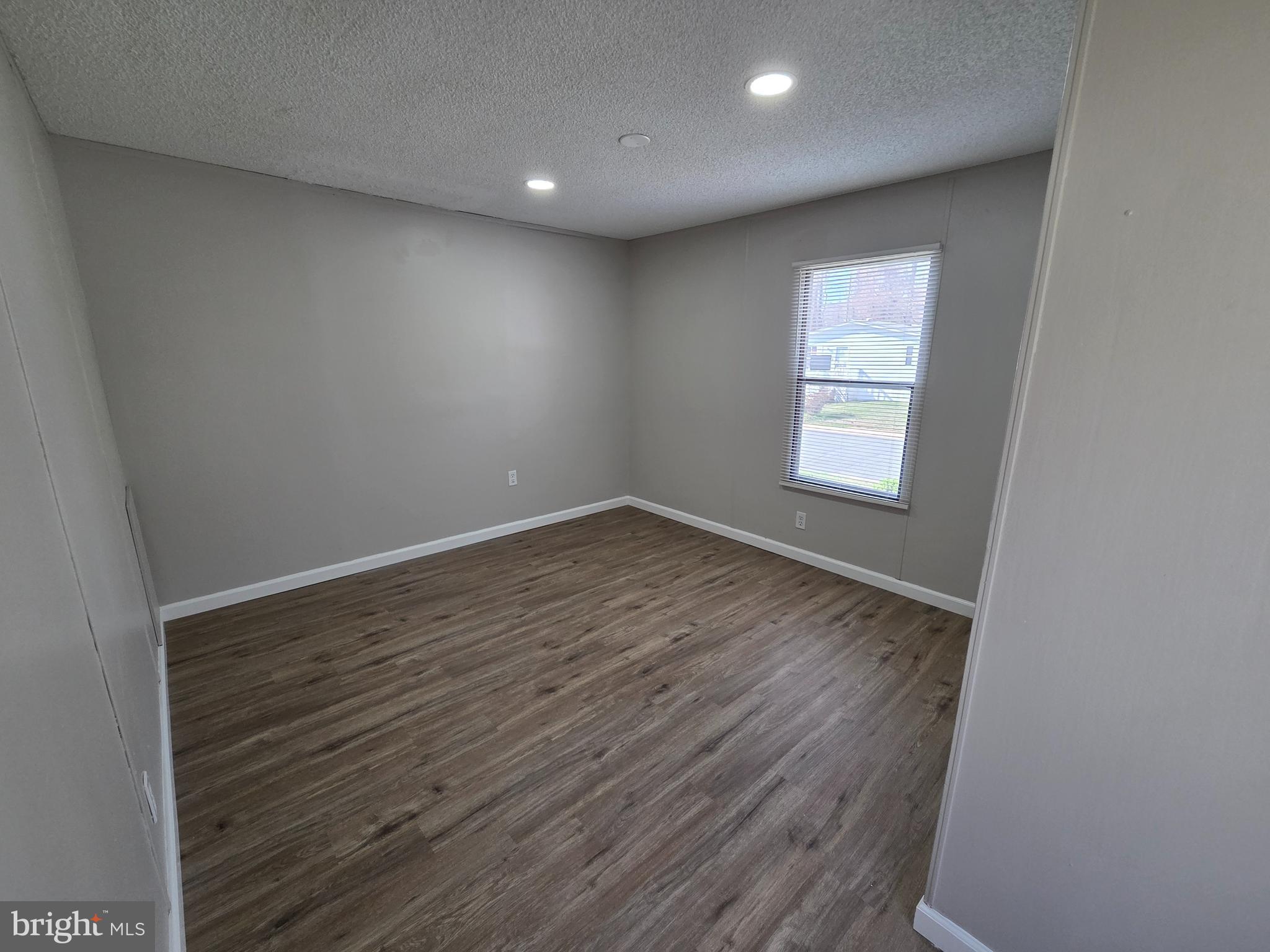 BUSH RIVER MANOR - Residential