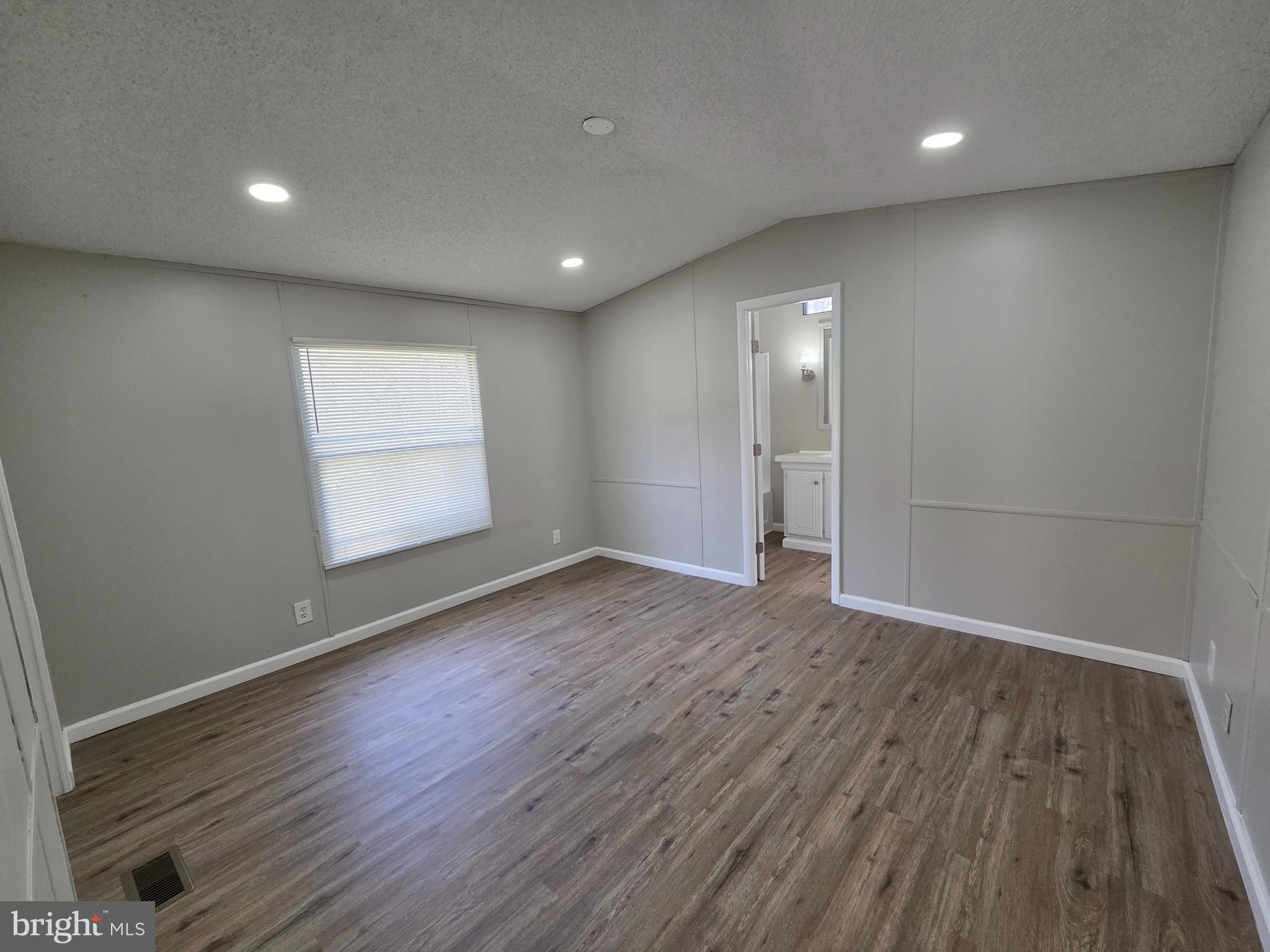 BUSH RIVER MANOR - Residential