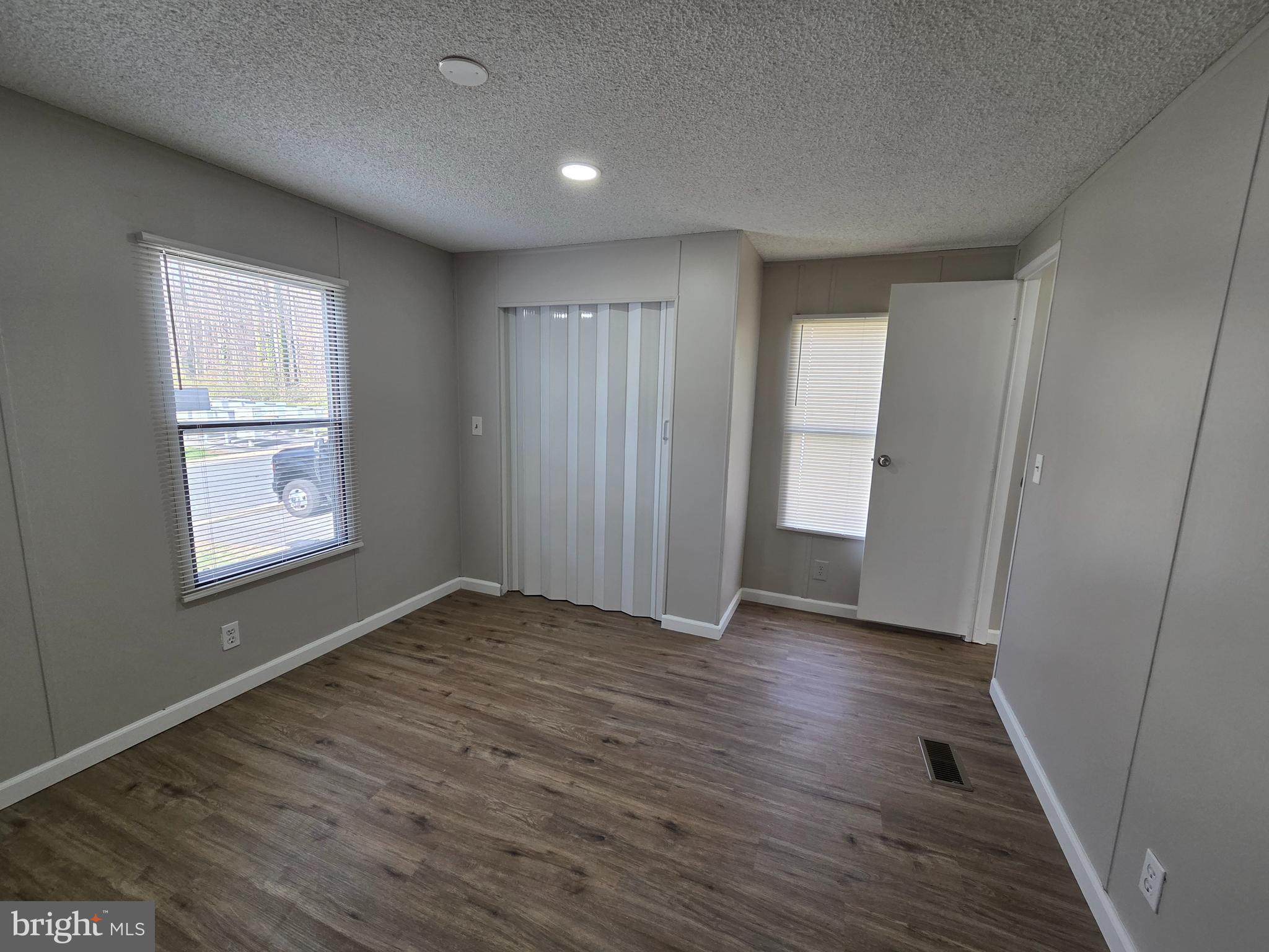 BUSH RIVER MANOR - Residential