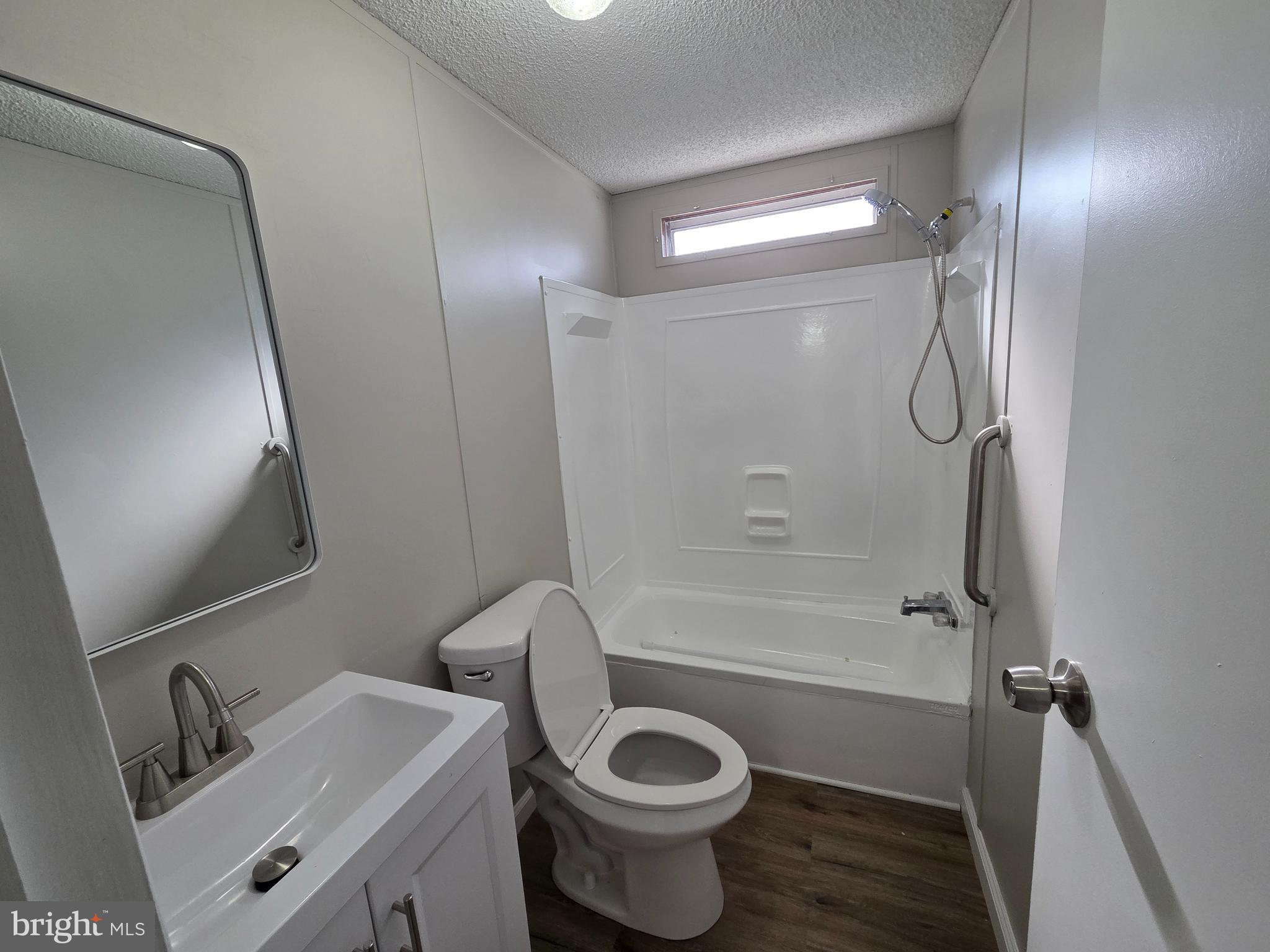 BUSH RIVER MANOR - Residential