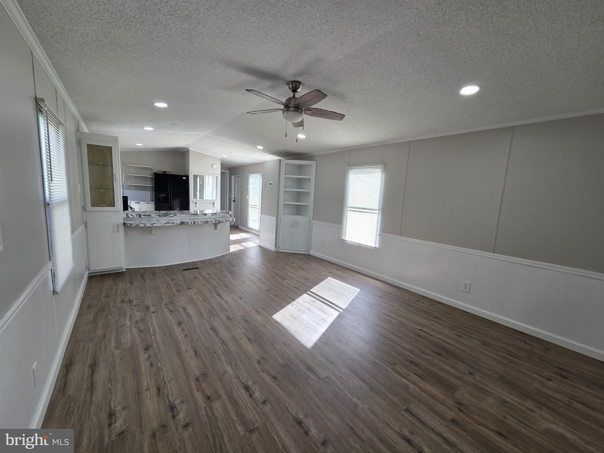 BUSH RIVER MANOR - Residential