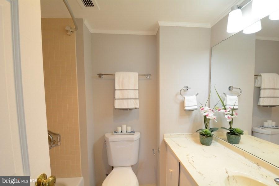 ALEXANDRIA HOUSE - Residential Lease