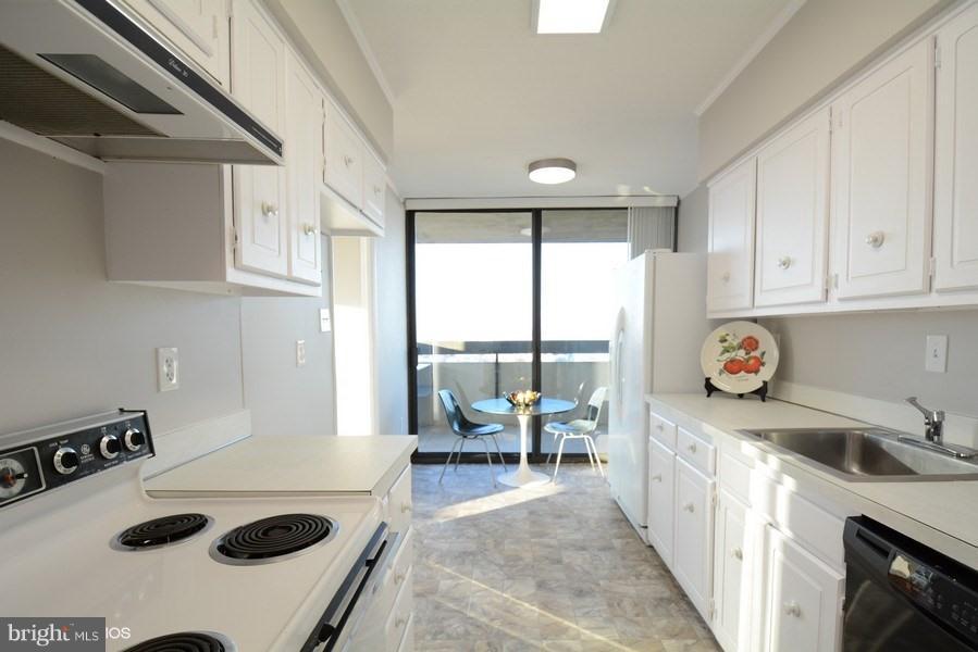 ALEXANDRIA HOUSE - Residential Lease