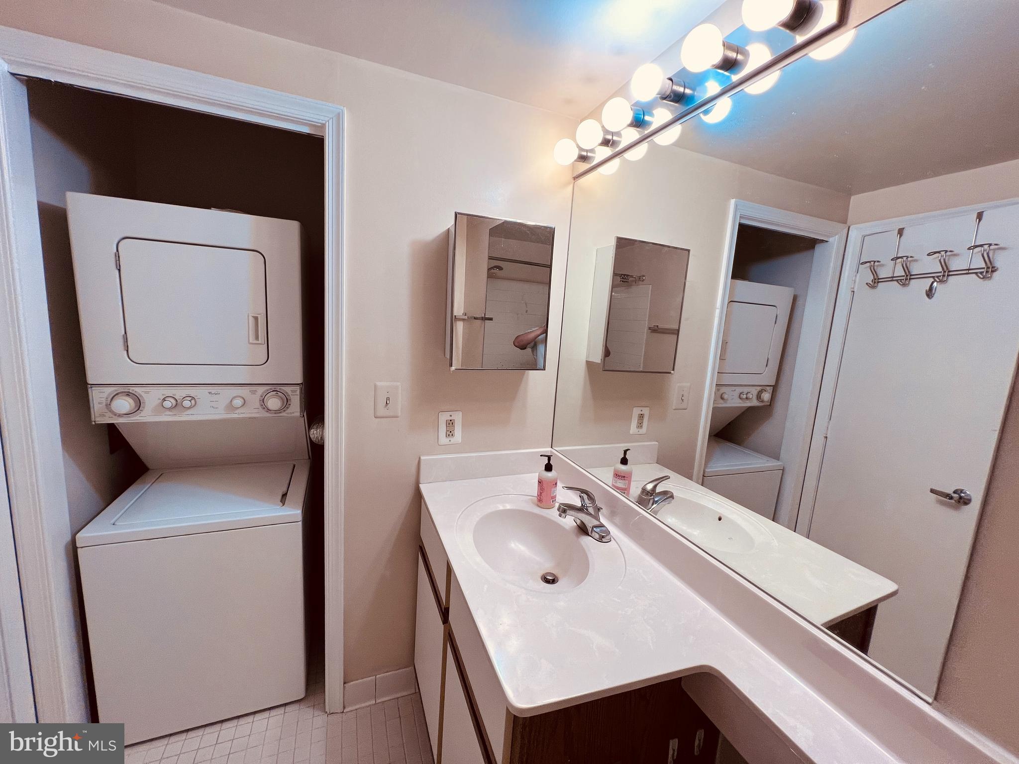 VICTORIA SPRINGS - Residential Lease