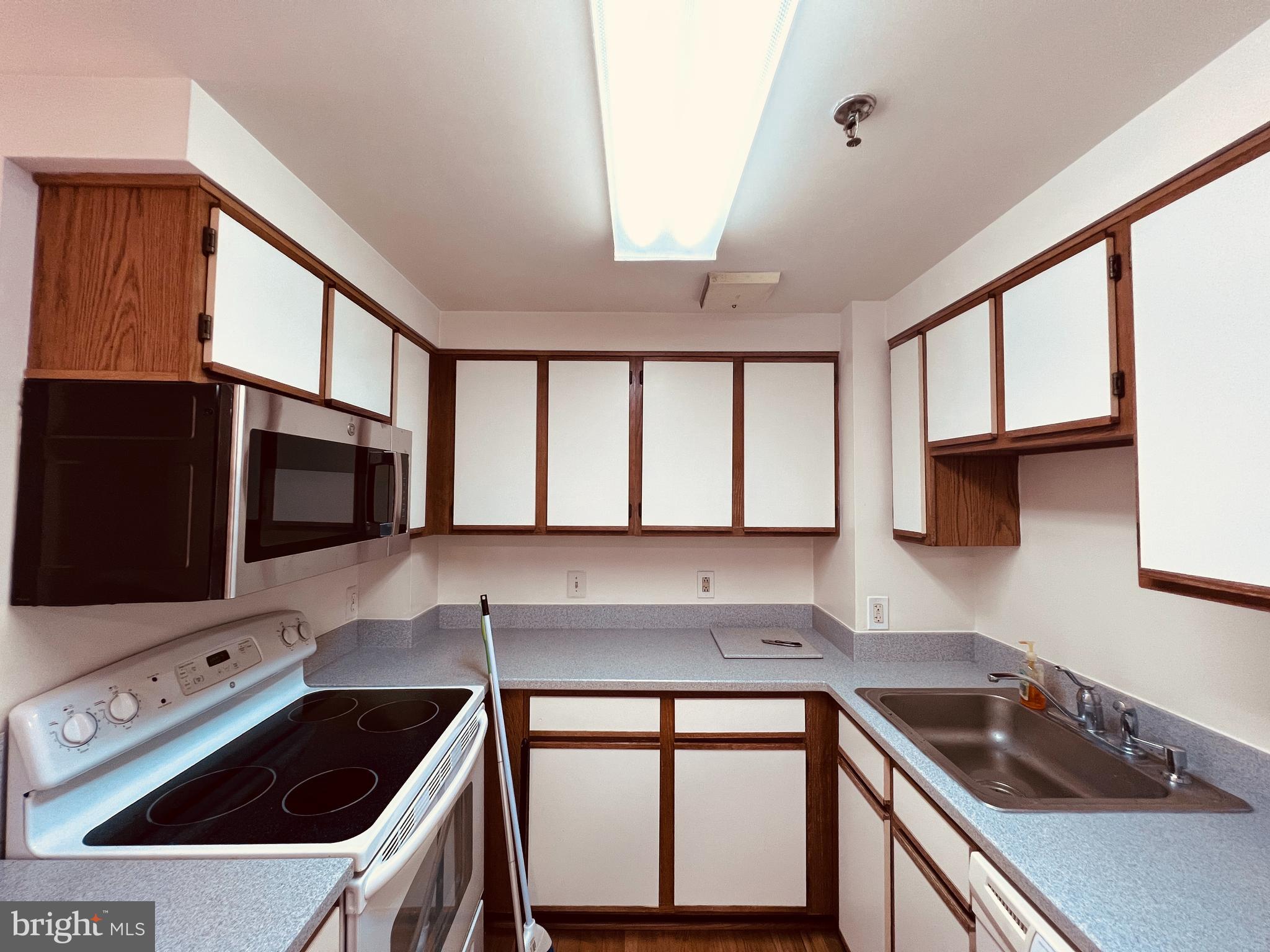 VICTORIA SPRINGS - Residential Lease