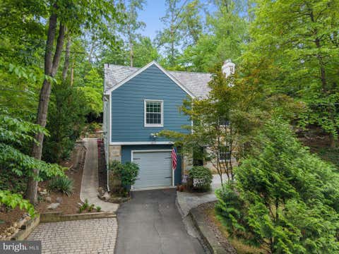 Photo of 2617 S Arlington Ridge Road, ARLINGTON, VA 22202 (MLS # VAAR2077922)
