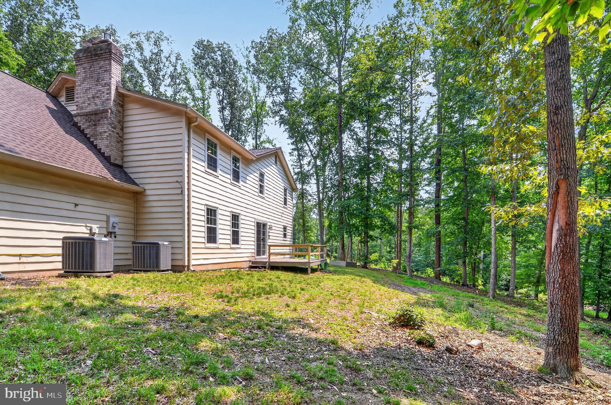 7075 WOOD GLEN DRIVE