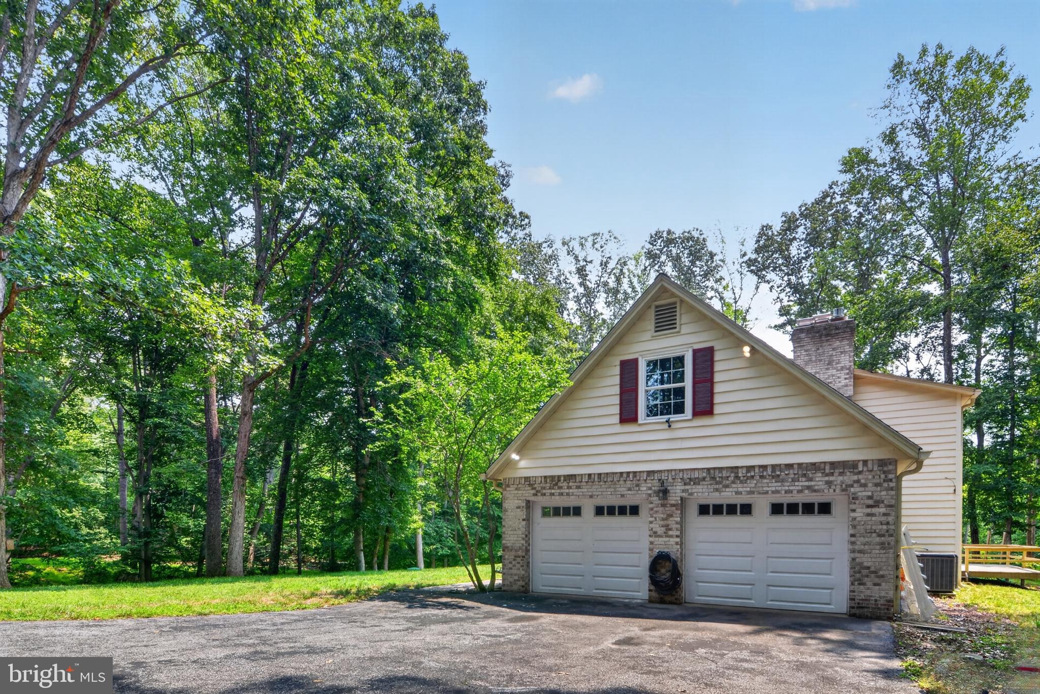7075 WOOD GLEN DRIVE