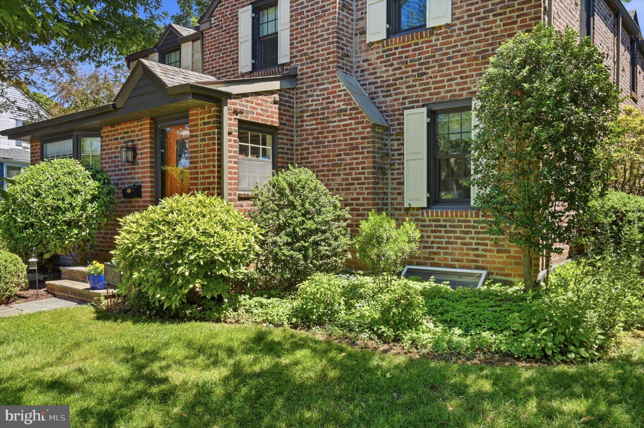 1259 ROSEMONT LANE