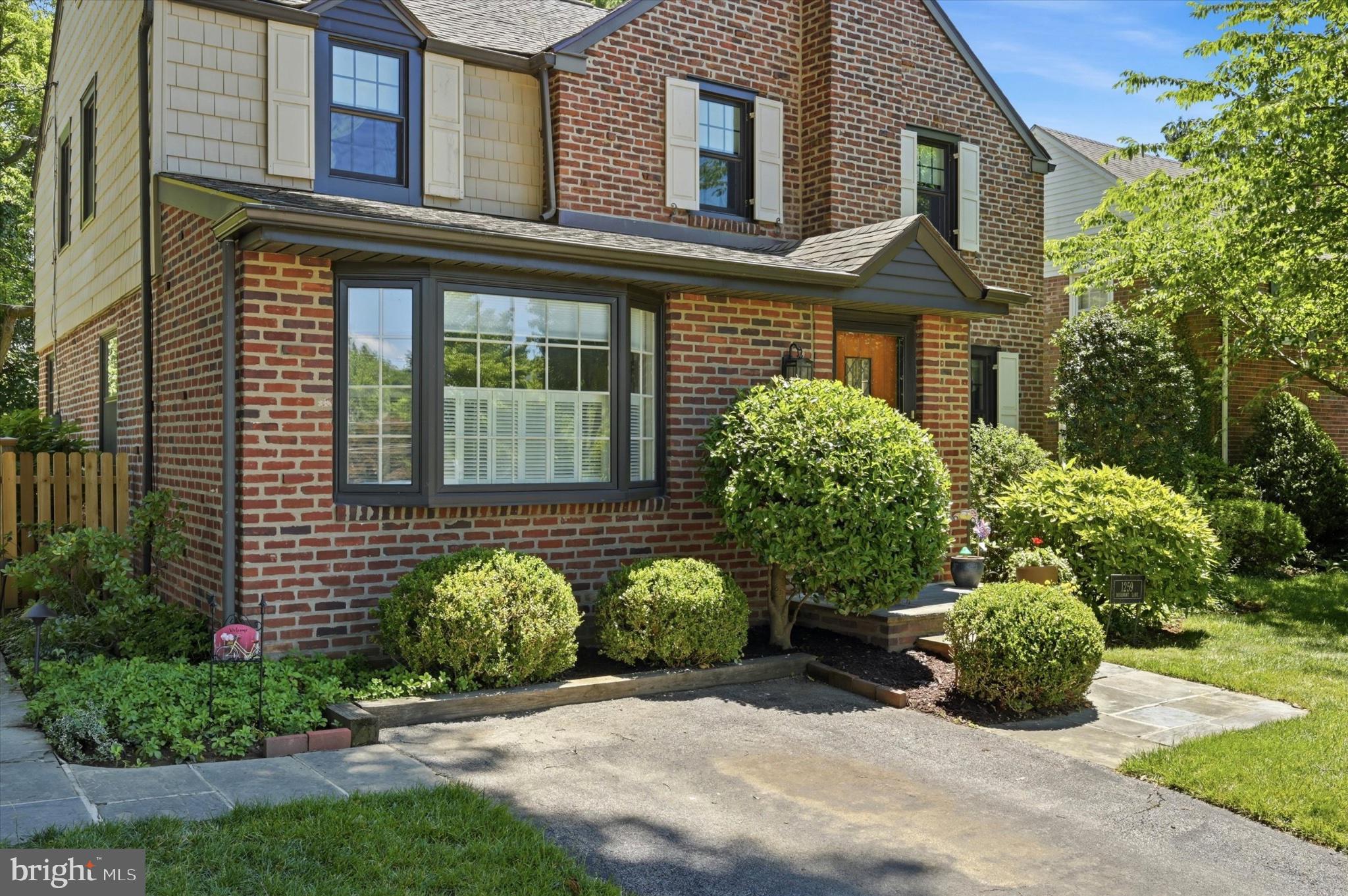 1259 ROSEMONT LANE
