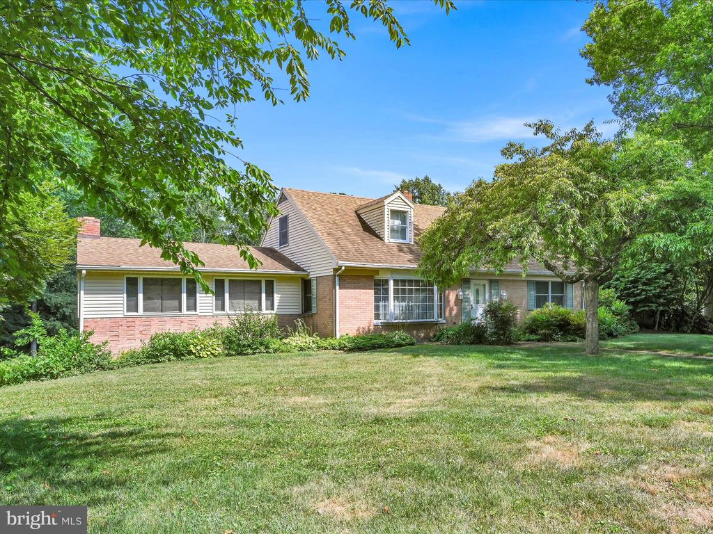 Photo of 52 Elm Court, Lancaster, PA 17603 (MLS # PALA2053062)