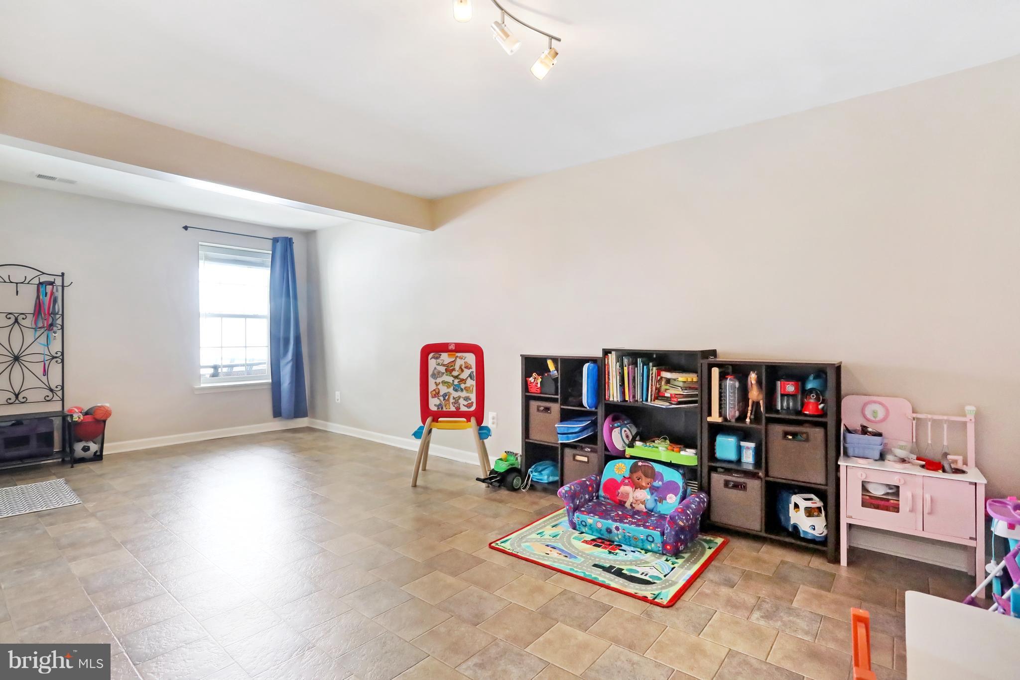 LAKELAND PLACE - Residential