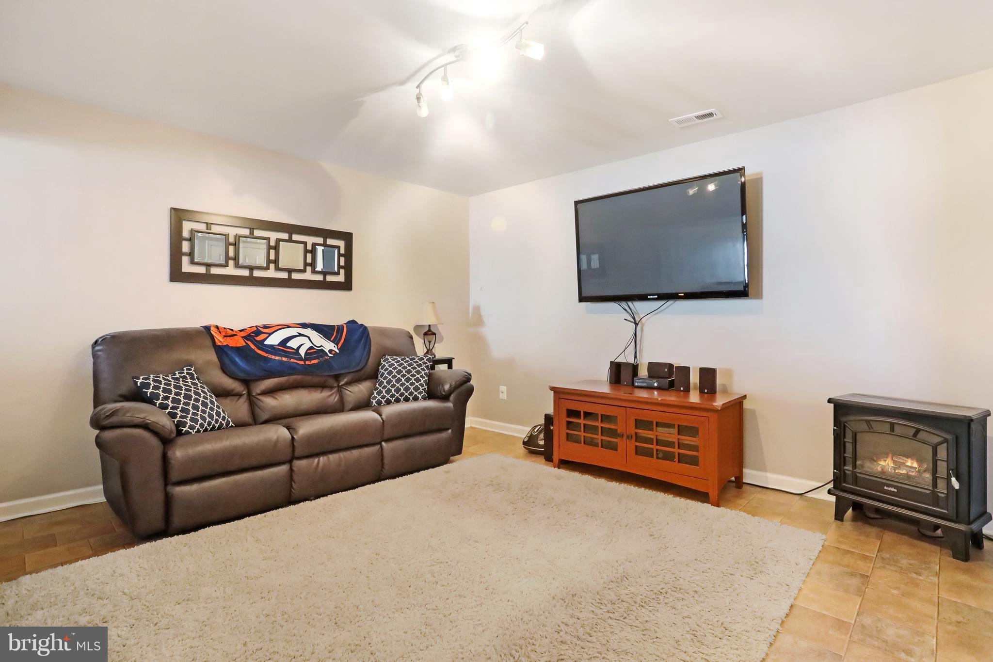 LAKELAND PLACE - Residential