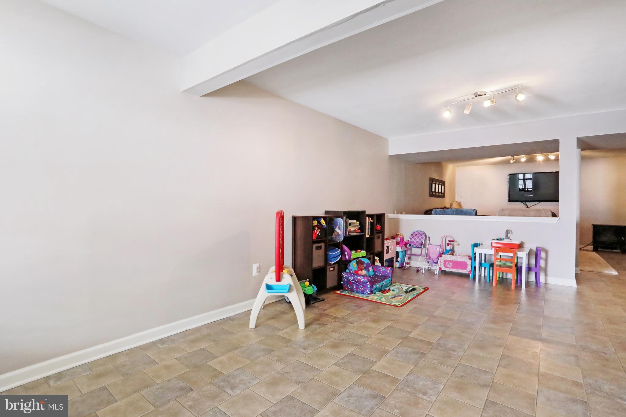 LAKELAND PLACE - Residential