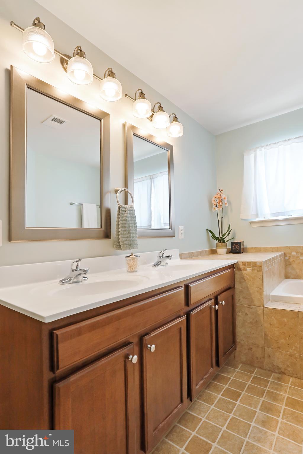 LAKELAND PLACE - Residential