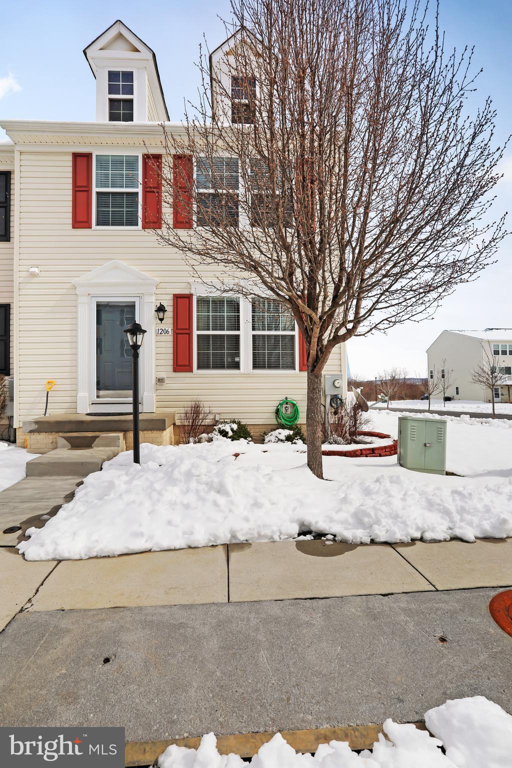 LAKELAND PLACE - Residential