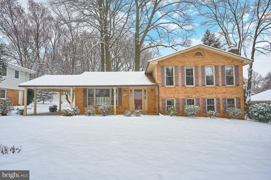 Look no further!! This charming,  split level single family home is hard to come by, not to mention the great school pyramid. Enjoy the comfort of entertaining with a main level living room, dining  and eat-in kitchen. Updated bathrooms. Plenty of opportunity to make this home your own.  The Original owners spent 52 years loving this home. Its time to pass it along for someone else to  enjoy.
Roof 2017