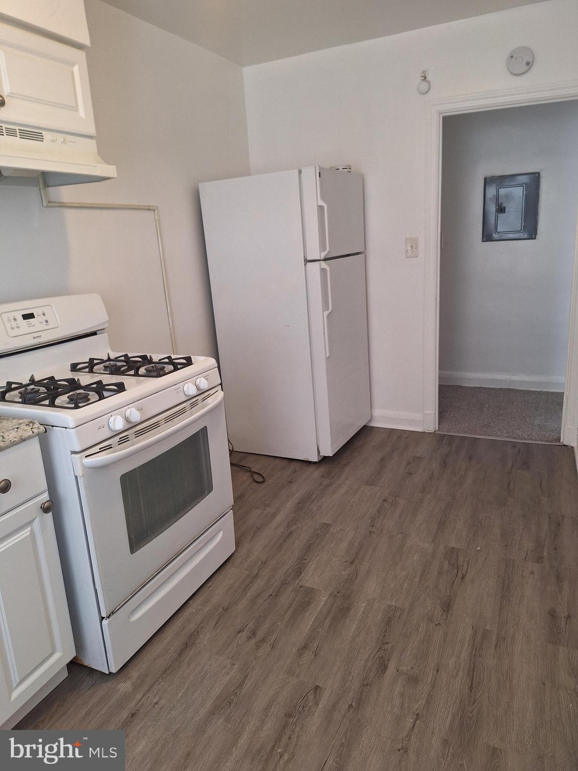 BELVEDERE SQUARE - Residential Lease