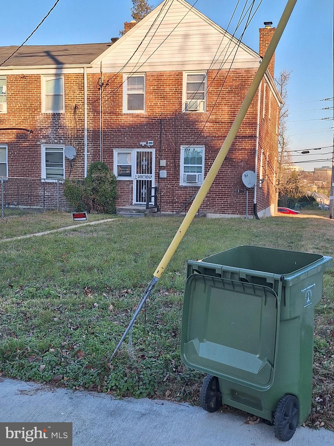 BELVEDERE SQUARE - Residential Lease