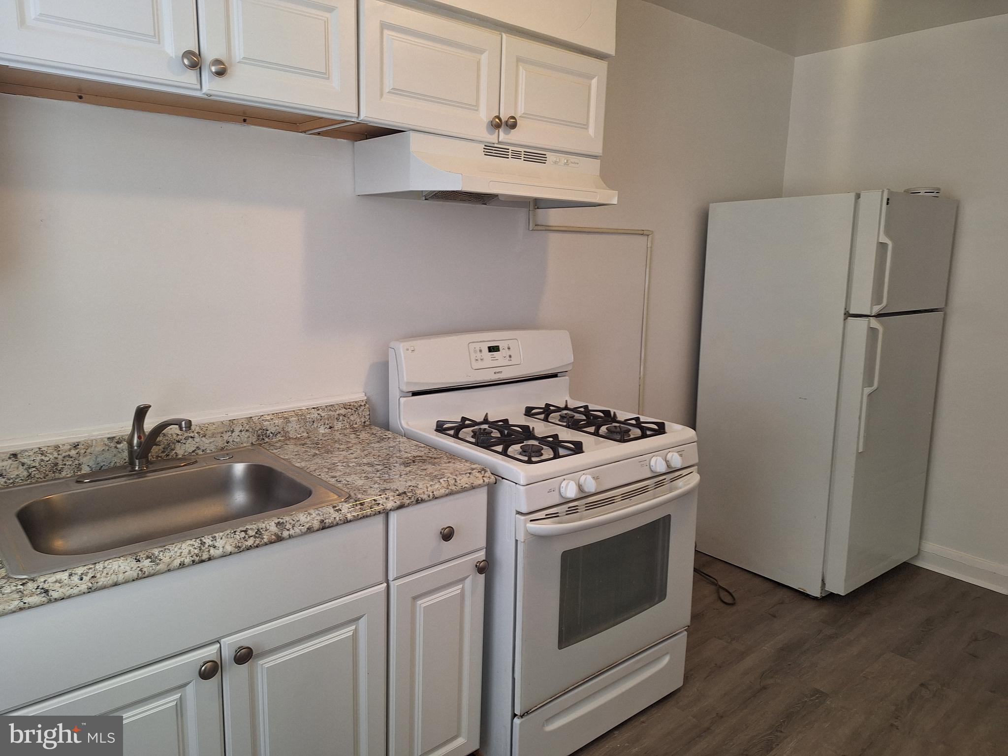 BELVEDERE SQUARE - Residential Lease