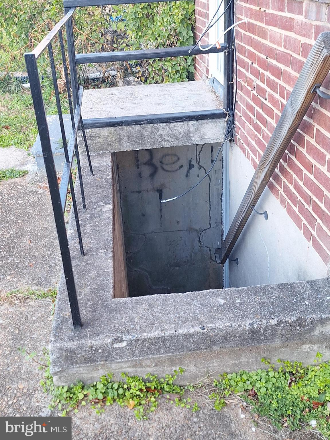 BELVEDERE SQUARE - Residential Lease