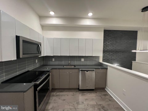 Townhouse For Rent - 1314 N Front Street #1<br/> Philadelphia County, PHILADELPHIA, PA 19122