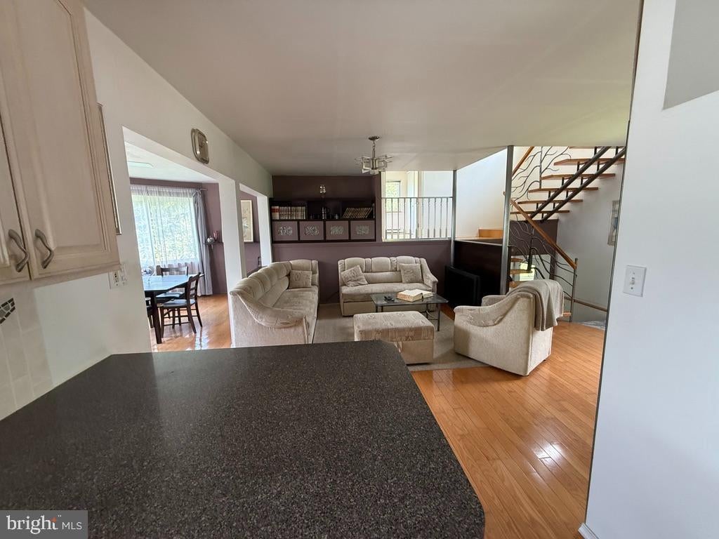 7639 LAKE SHORE DRIVE