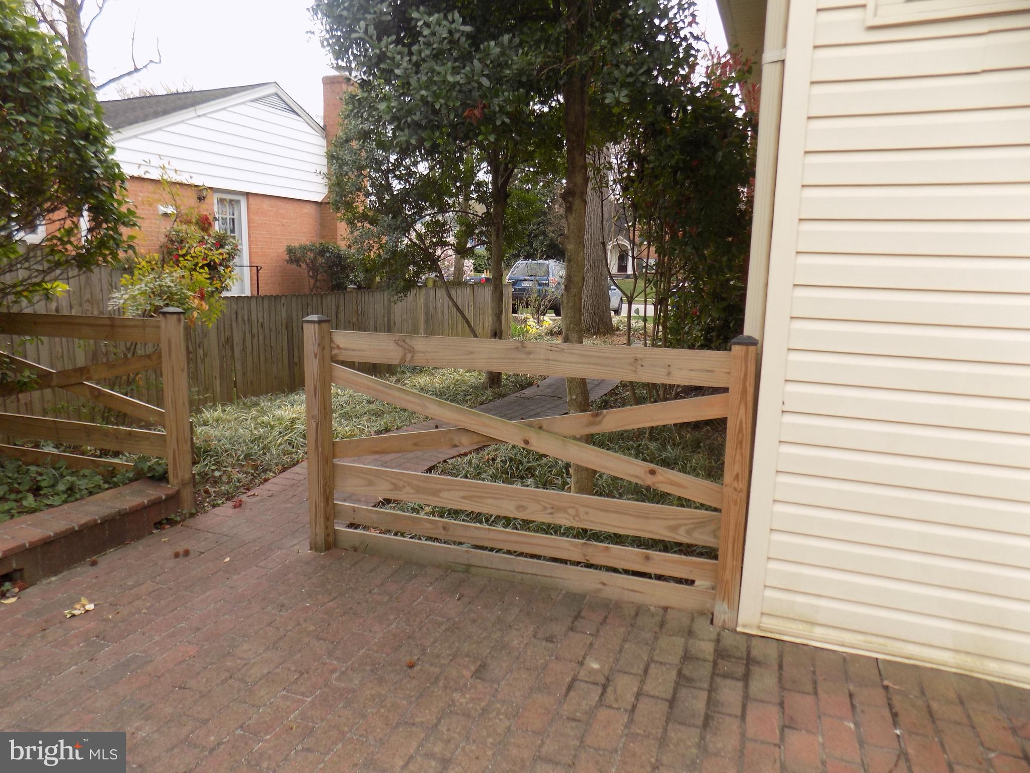 RIVERSIDE GARDENS - Residential