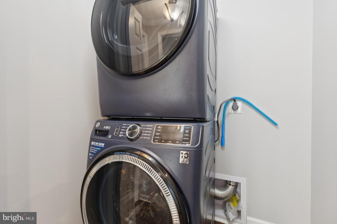 LAUREL - Residential Lease