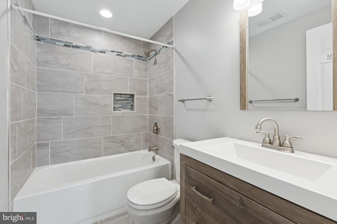 LAUREL - Residential Lease