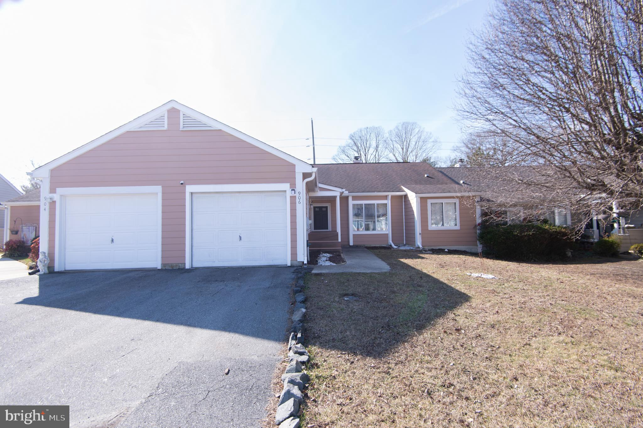 906 JAMES COURT