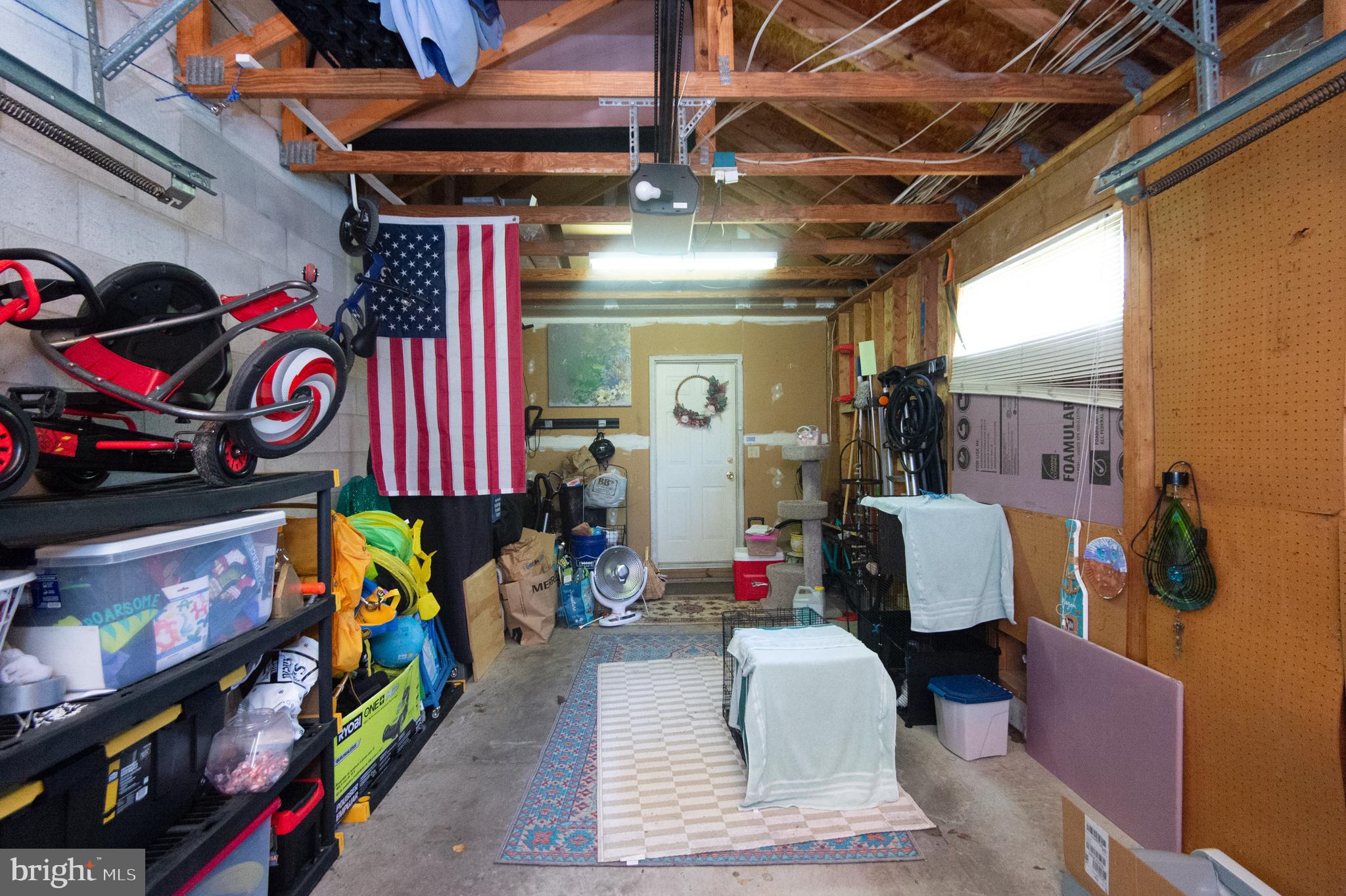 906 JAMES COURT