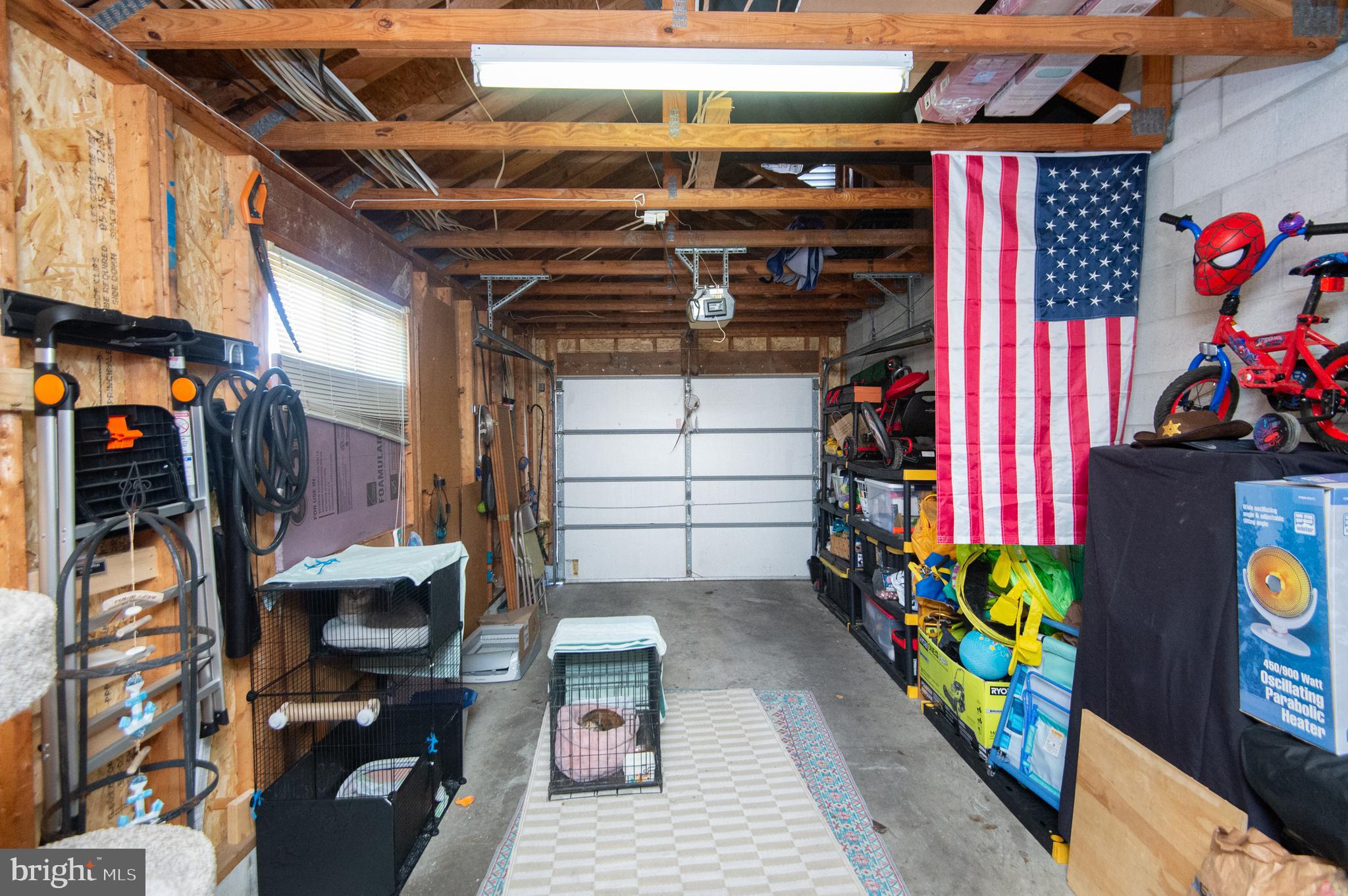 906 JAMES COURT