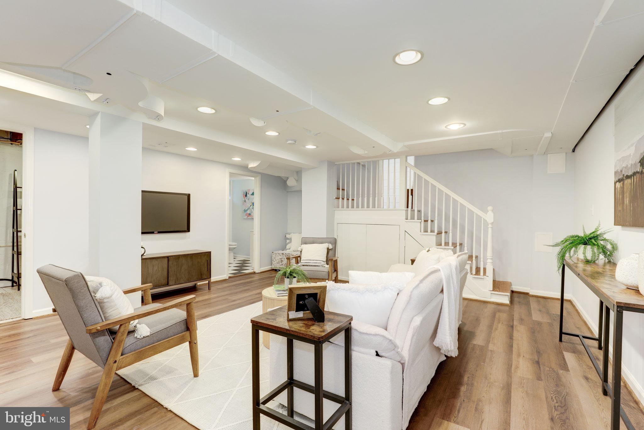 CHEVY CHASE - Residential