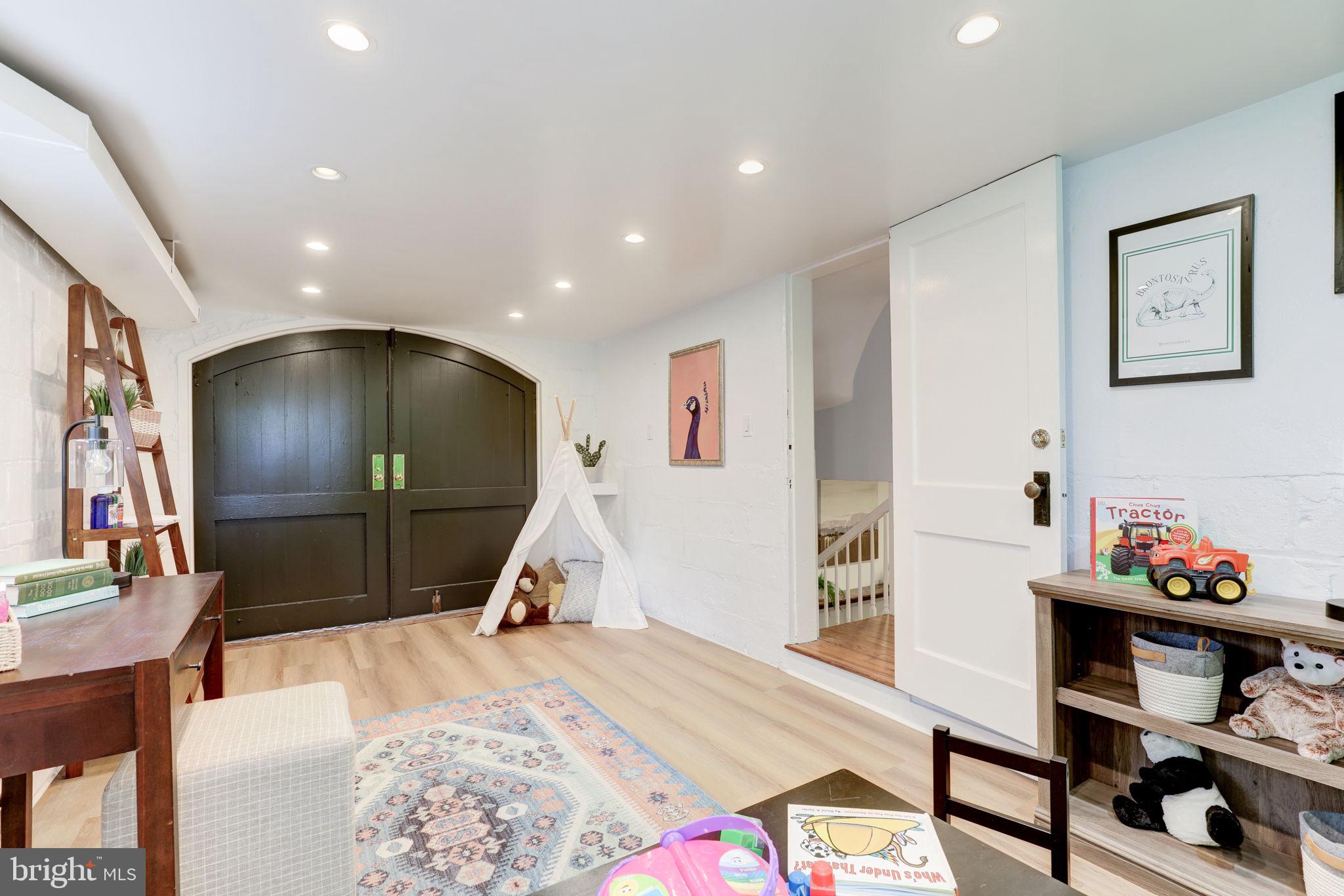 CHEVY CHASE - Residential