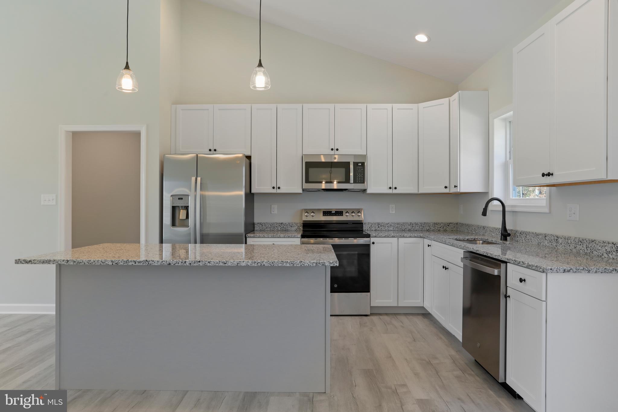 MIDDLE CREEK VISTAS - Residential