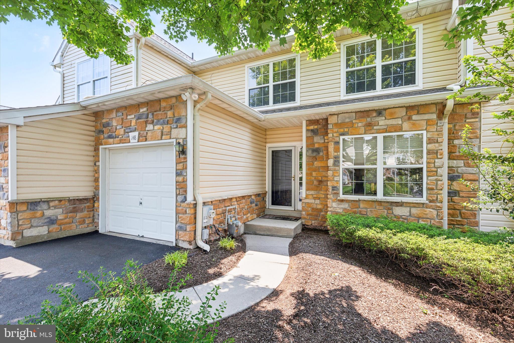 148 CANTERBURY LANE