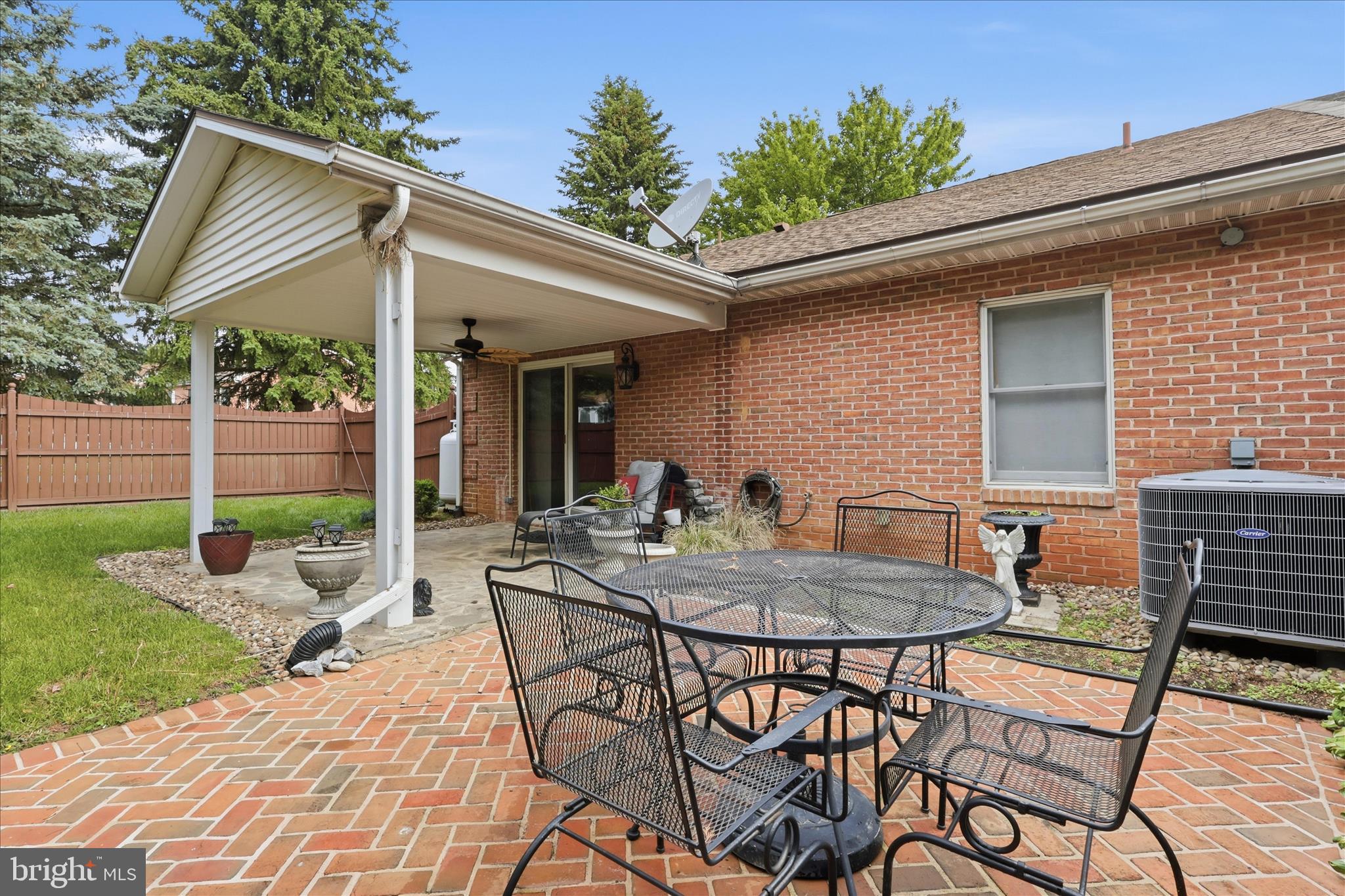 TOWNE OAK VILLAGE - Residential